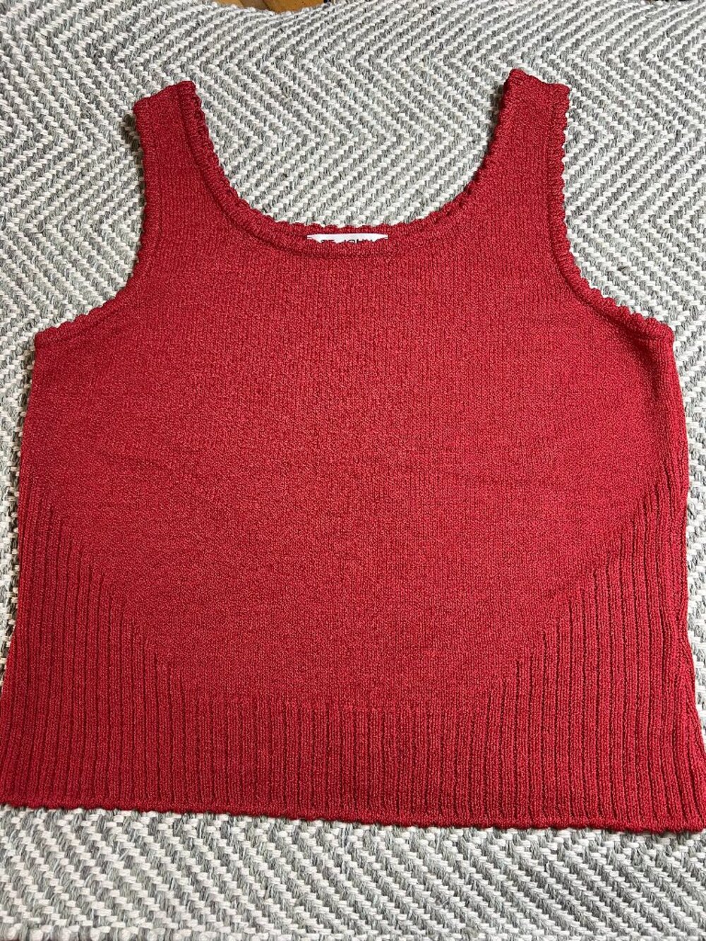 St. John Collection Red Knit Tank Top Scoop Neck Sweater P Vintage Quiet Luxury